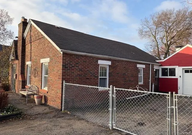 Photo 2 of Single Family Residence at 715 N Florissant Rd, Saint Louis, MO 63135 | MLS# MIS24075270 | | Sold on 2025-07-24