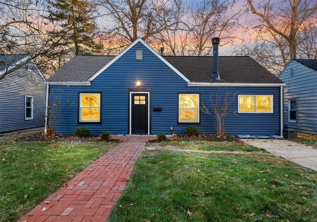 Single Family Residence at 1005 Sanders Dr, Saint Louis, MO 63126 | MLS# MIS24075288 | | Sold on 2025-01-29