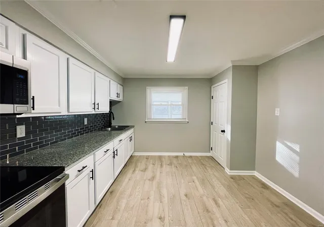 Photo 3 of Single Family Residence at 407 Millman Dr, Saint Louis, MO 63135 | MLS# MIS24075303 | | Sold on 2025-03-05