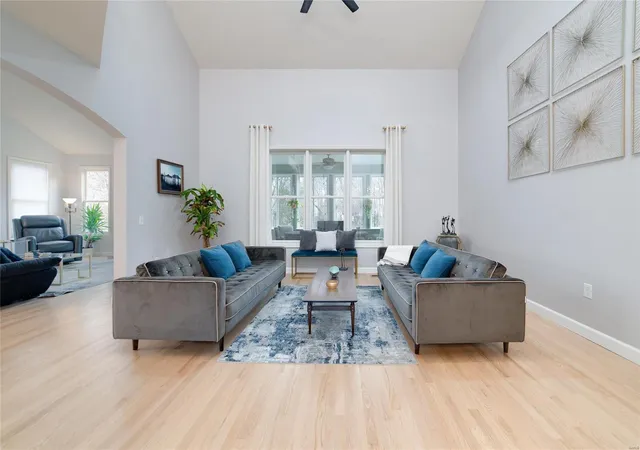 Photo 4 of Single Family Residence at 579 Owls Perch Dr, Lake Saint Louis, MO 63367 | MLS# MIS24075311 | | Sold on 2025-03-06