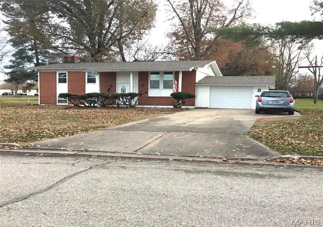 Photo 1 of Single Family Residence at 304 E Spinsby St, Montgomery City, MO 63361 | MLS# MIS24075339 | | Sold on 2025-05-15