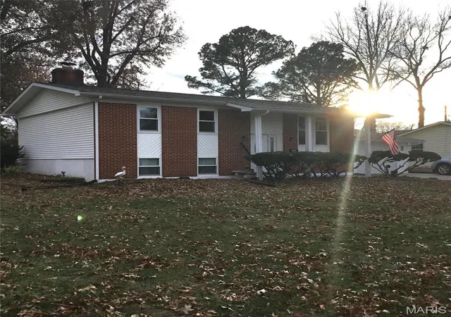 Photo 2 of Single Family Residence at 304 E Spinsby St, Montgomery City, MO 63361 | MLS# MIS24075339 | | Sold on 2025-05-15
