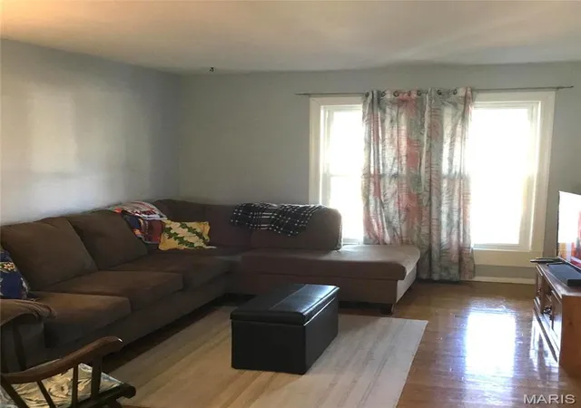 Photo 5 of Single Family Residence at 304 E Spinsby St, Montgomery City, MO 63361 | MLS# MIS24075339 | | Sold on 2025-05-15