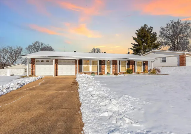 Single Family Residence at 4823 Holmeswood Ct, Saint Louis, MO 63128 | MLS# MIS24075544 | | Sold on 2025-02-25