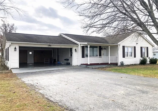 Photo 4 of Single Family Residence at 1210 N Prairie, Bloomfield, MO 63825 | MLS# MIS24075593 |  | Sold on 2025-07-25