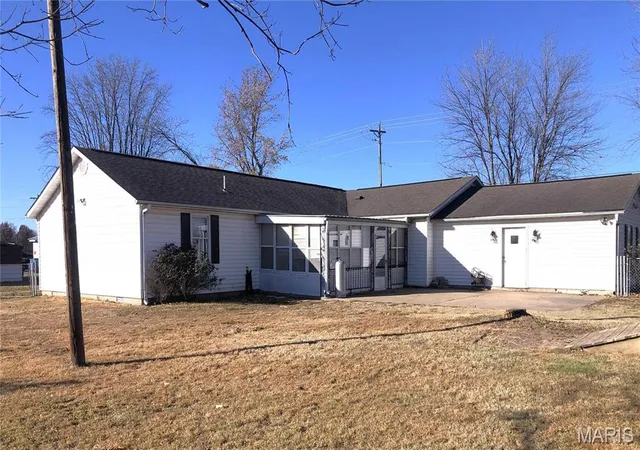 Photo 5 of Single Family Residence at 1210 N Prairie, Bloomfield, MO 63825 | MLS# MIS24075593 |  | Sold on 2025-07-25