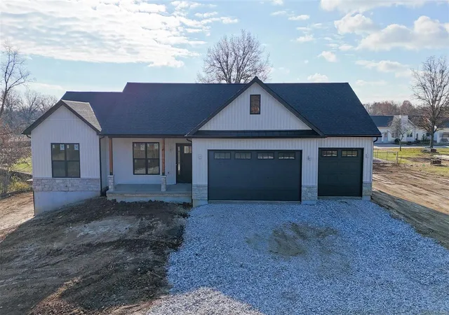 Photo 1 of Single Family Residence at 6 Winchester Run, Old Monroe, MO 63369 | MLS# MIS24075621 | | Sold on 2025-01-30