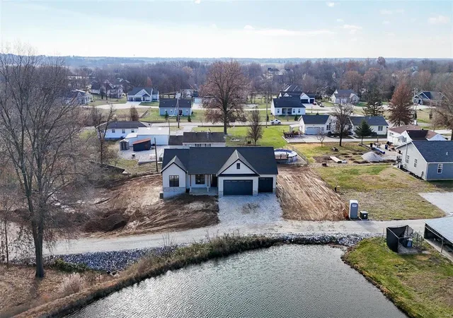 Photo 3 of Single Family Residence at 6 Winchester Run, Old Monroe, MO 63369 | MLS# MIS24075621 | | Sold on 2025-01-30