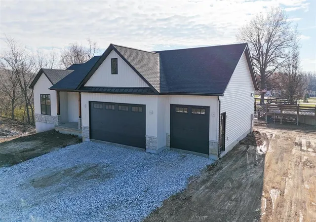 Photo 4 of Single Family Residence at 6 Winchester Run, Old Monroe, MO 63369 | MLS# MIS24075621 | | Sold on 2025-01-30