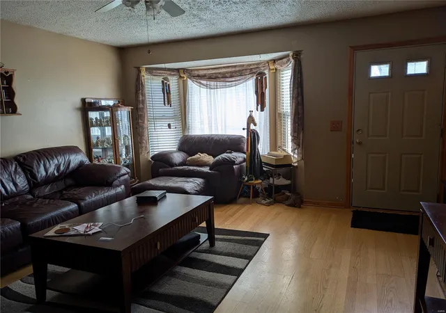 Photo 4 of Single Family Residence at 42 Kimberly Ln, Saint Peters, MO 63376 | MLS# MIS24075628 | | Sold on 2025-01-29