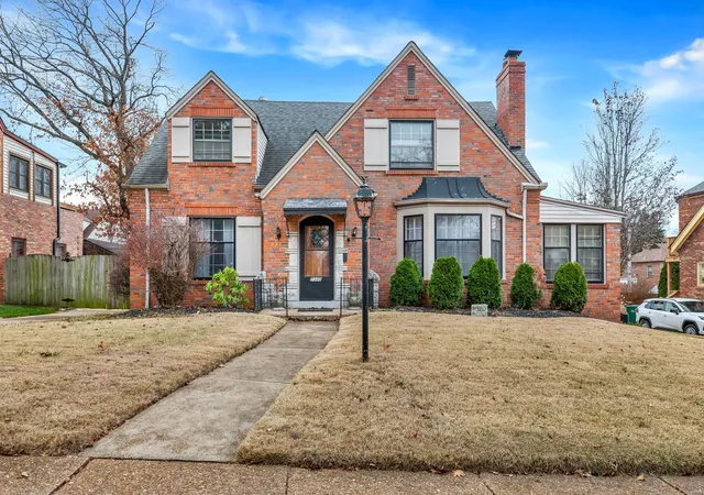 Photo 2 of Single Family Residence at 7320 Country Club Dr, Saint Louis, MO 63121 | MLS# MIS24075678 |  | Sold on 2025-01-31