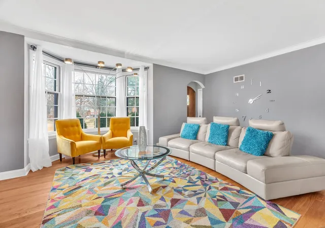 Photo 4 of Single Family Residence at 7320 Country Club Dr, Saint Louis, MO 63121 | MLS# MIS24075678 |  | Sold on 2025-01-31