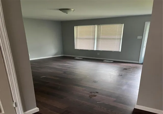 Photo 3 of Single Family Residence at 10102 Castle Dr, Saint Louis, MO 63136 | MLS# MIS24075805 |  | Sold on 2025-01-08
