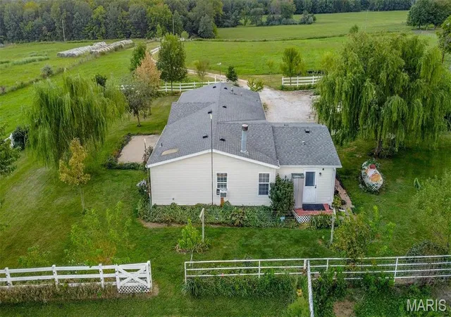 Photo 5 of Manufactured Home at 12974 Monroe Road 633, Santa Fe, MO 65282 | MLS# MIS24075808 | | Sold on 2025-09-04