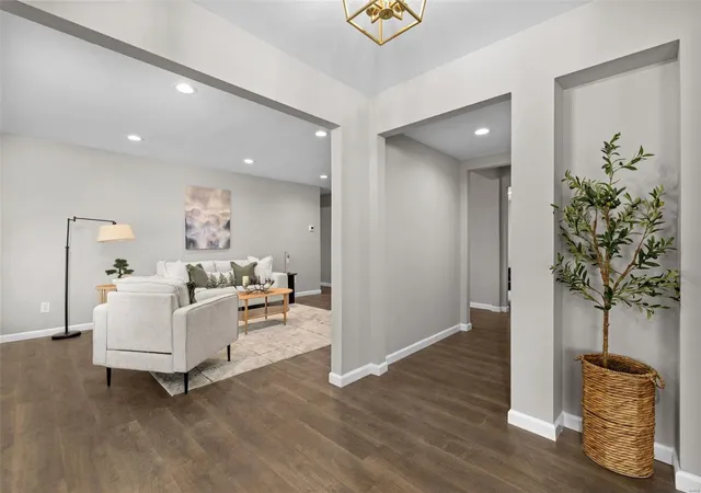 Photo 4 of Single Family Residence at 1871 Burlewood Dr, Saint Louis, MO 63146 | MLS# MIS24075821 | | Sold on 2025-01-21