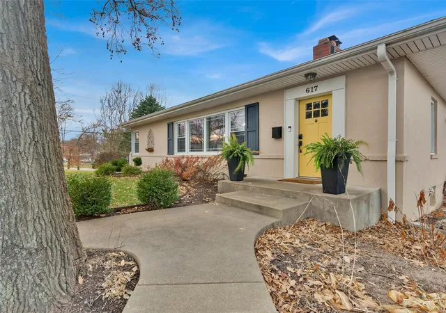 Single Family Residence at 617 Warrenton Dr, Saint Louis, MO 63122 | MLS# MIS24075846 | | Sold on 2025-01-31