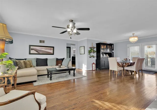 Photo 4 of Single Family Residence at 617 Warrenton Dr, Saint Louis, MO 63122 | MLS# MIS24075846 | | Sold on 2025-01-31