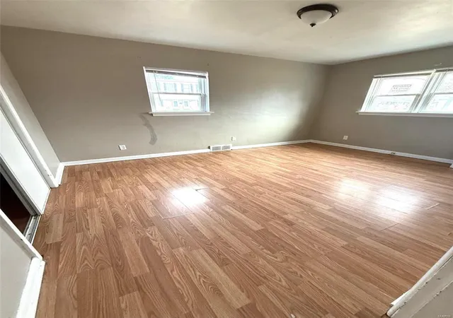 Photo 4 of Single Family Residence at 1094 Pennsylvania Ave, Saint Louis, MO 63130 | MLS# MIS24075853 | | Sold on 2025-01-23
