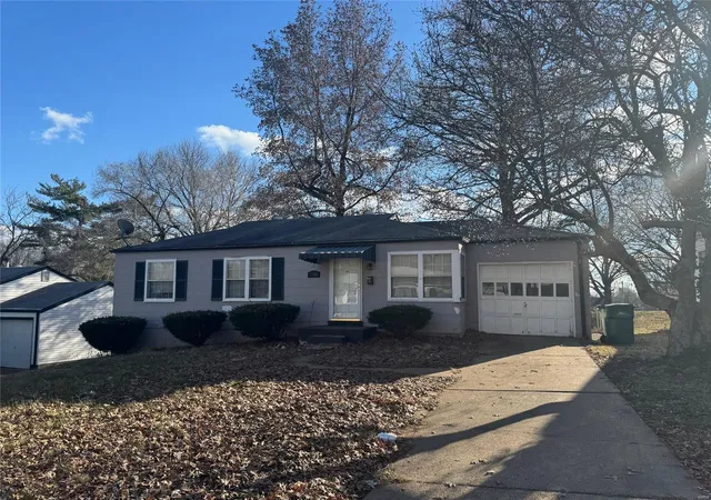 Single Family Residence at 1140 Grenshaw Dr, Saint Louis, MO 63137 | MLS# MIS24075854 | | Sold on 2025-01-31