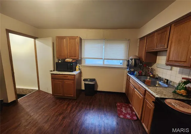 Photo 4 of Single Family Residence at 11665 Larimore Rd, Saint Louis, MO 63138 | MLS# MIS24075943 | | Sold on 2025-08-29