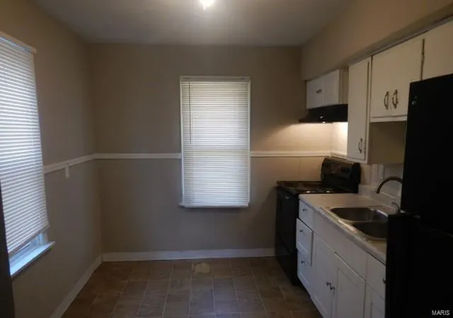 Photo 3 of Single Family Residence at 531 Ames Pl, Saint Louis, MO 63135 | MLS# MIS24075958 |  | Sold on 2025-04-15