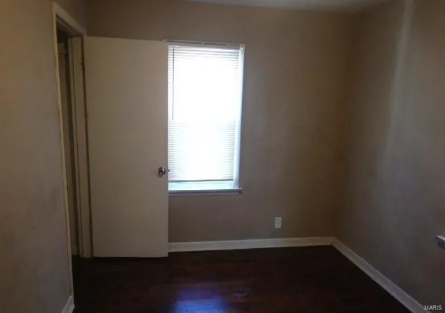 Photo 4 of Single Family Residence at 531 Ames Pl, Saint Louis, MO 63135 | MLS# MIS24075958 |  | Sold on 2025-04-15