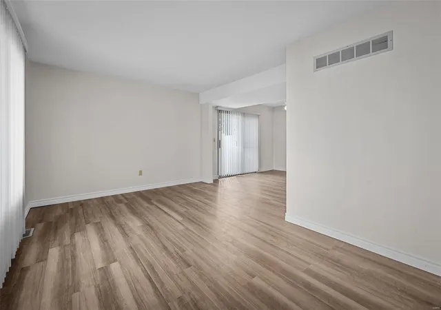 Photo 3 of Townhouse at 575 Summer Winds Ln #C, Saint Peters, MO 63376 | MLS# MIS24075981 | | Sold on 2025-01-16