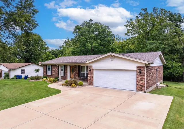 Photo 2 of Single Family Residence at 1227 Fordyce Ln, Saint Charles, MO 63303 | MLS# MIS24076041 | | Sold on 2025-02-04