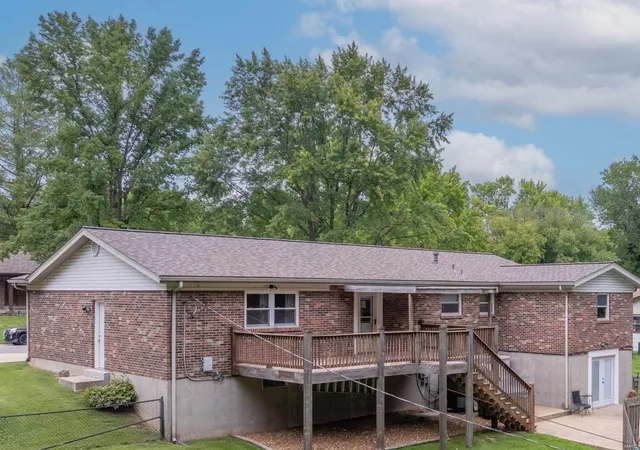 Photo 4 of Single Family Residence at 1227 Fordyce Ln, Saint Charles, MO 63303 | MLS# MIS24076041 | | Sold on 2025-02-04