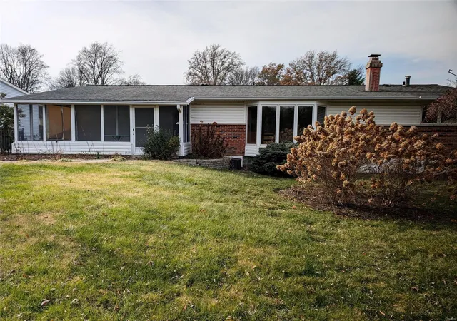 Photo 2 of Single Family Residence at 1348 Jeanne Hills Dr, Saint Louis, MO 63146 | MLS# MIS24076068 | | Sold on 2025-01-24