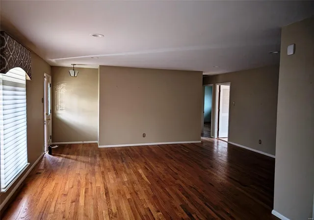 Photo 4 of Single Family Residence at 1348 Jeanne Hills Dr, Saint Louis, MO 63146 | MLS# MIS24076068 | | Sold on 2025-01-24