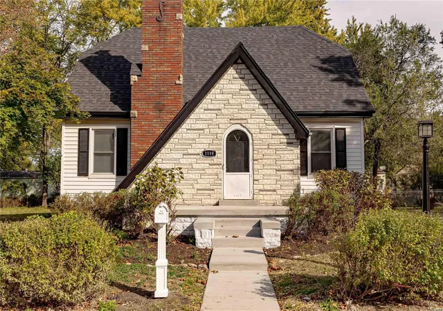 Photo 2 of Single Family Residence at 1119 Congress Ave, Saint Louis, MO 63138 | MLS# MIS24076085 | | Sold on 2025-01-16