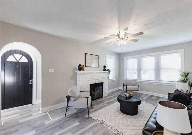Photo 4 of Single Family Residence at 1119 Congress Ave, Saint Louis, MO 63138 | MLS# MIS24076085 | | Sold on 2025-01-16