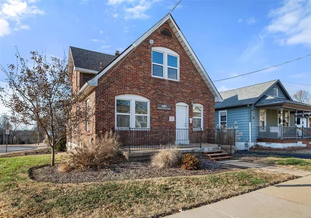 Single Family Residence at 2555 Oakland Ave, Saint Louis, MO 63143 | MLS# MIS24076112 | | Sold on 2025-01-27