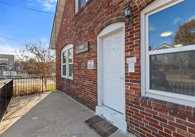 Photo 2 of Single Family Residence at 2555 Oakland Ave, Saint Louis, MO 63143 | MLS# MIS24076112 | | Sold on 2025-01-27