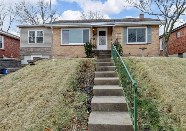 Single Family Residence at 620 Morris Ave, Saint Louis, MO 63125 | MLS# MIS24076164 | | Sold on 2025-01-30
