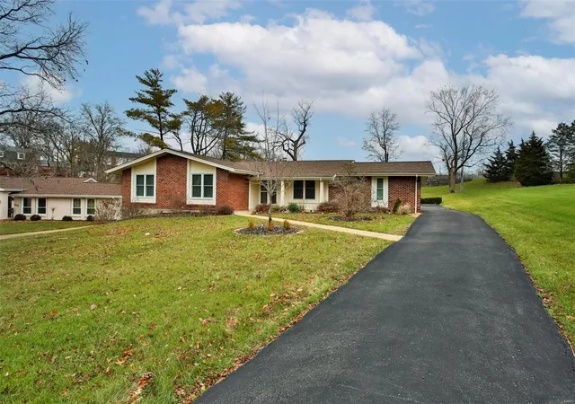 Photo 1 of Single Family Residence at 352 Hibler Ct, Saint Louis, MO 63141 | MLS# MIS24076178 |  | Sold on 2025-05-13