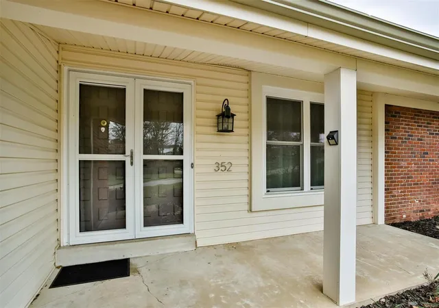 Photo 3 of Single Family Residence at 352 Hibler Ct, Saint Louis, MO 63141 | MLS# MIS24076178 |  | Sold on 2025-05-13