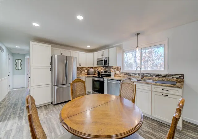 Photo 3 of Single Family Residence at 2929 Oetting, Saint Charles, MO 63303 | MLS# MIS24076219 | | Sold on 2025-01-22
