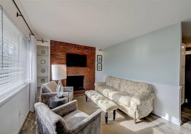 Photo 4 of Single Family Residence at 2929 Oetting, Saint Charles, MO 63303 | MLS# MIS24076219 | | Sold on 2025-01-22