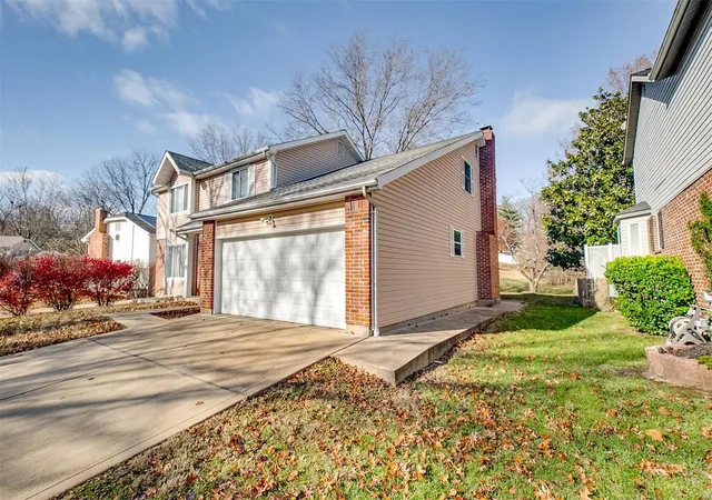 Single Family Residence at 3565 Sorrel Tree Ln, Saint Louis, MO 63129 | MLS# MIS24076251 | | Sold on 2025-01-22