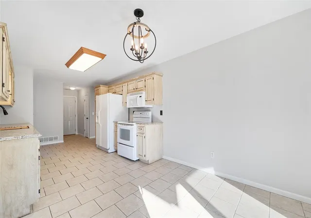 Photo 5 of Single Family Residence at 149 Northrup Ave, Holts Summit, MO 65043 | MLS# MIS24076352 | | Sold on 2025-01-17