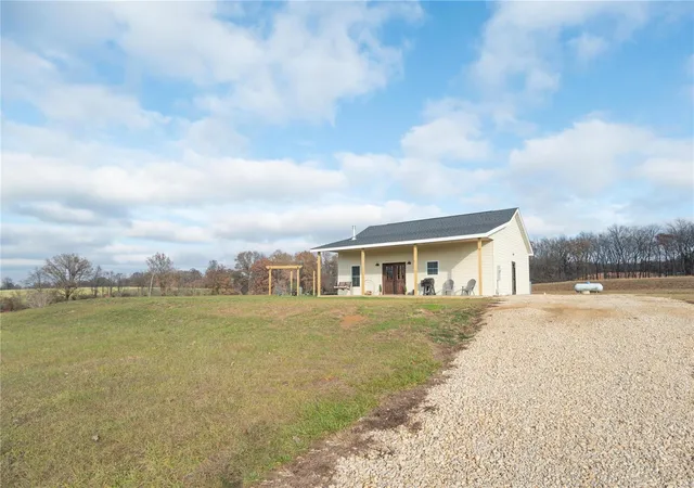 Photo 3 of Farm at 16639 County Road 420, Bloomfield, MO 63825 | MLS# MIS24076353 | | Sold on 2025-07-31