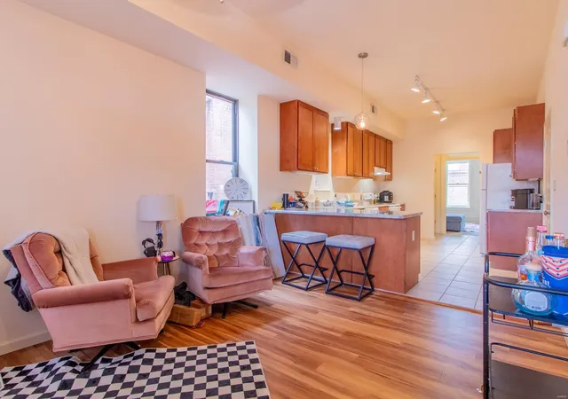 5th image of 922 Allen Ave, Saint Louis, MO 63104 | MLS# MIS24076366