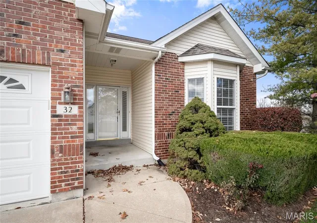 Photo 3 of Villa at 32 Gatetower Dr #3B, Saint Peters, MO 63376 | MLS# MIS24076390 | | Sold on 2025-05-16