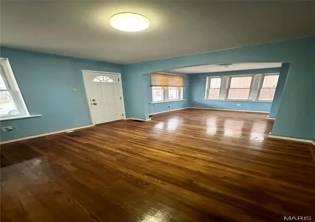 Photo 4 of Single Family Residence at 4025 Tholozan Ave, Saint Louis, MO 63116 | MLS# MIS24076414 |  | Sold on 2025-08-28