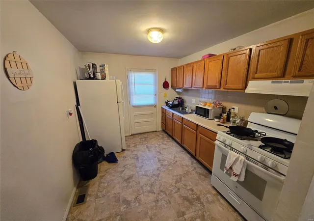 Photo 4 of Multi Family at 9956 Sue Ct, Saint Ann, MO 63074 | MLS# MIS24076420 | | Sold on 2025-01-10