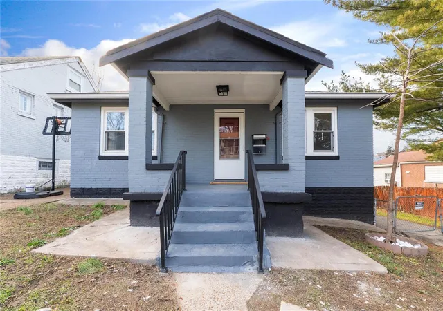 Single Family Residence at 9981 Lark Ave, Saint Louis, MO 63125 | MLS# MIS24076432 | | Sold on 2025-02-14