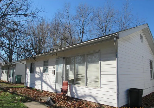 Single Family Residence at 107 Saint Thomas Ln, East Saint Louis, IL 62206 | MLS# MIS24076479 | | Sold on 2025-02-12