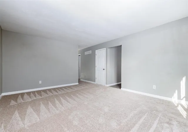 Photo 2 of Single Family Residence at 1613 Purdue Ave, Saint Louis, MO 63133 | MLS# MIS24076509 | | Sold on 2025-05-01
